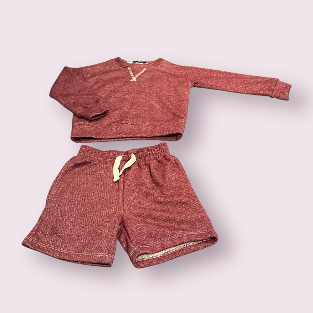 Comfy Kids Sweatshirt And Shortd Set in Maroon By Eighty Eight Brand Sz XS